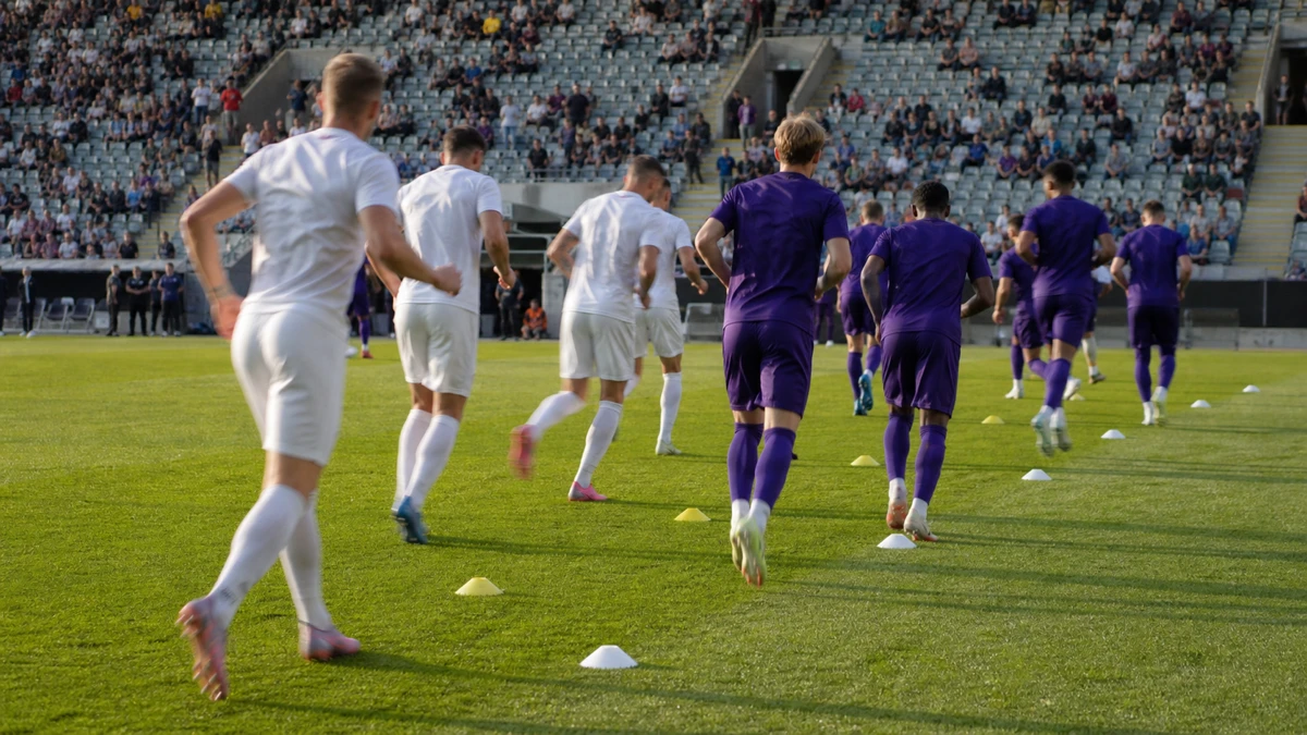 Spelmoment från en fotbollsmatch i Superettan.